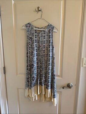 En Creme Blue Floral Sleeveless Swing Dress with Cream Hem. Size-S